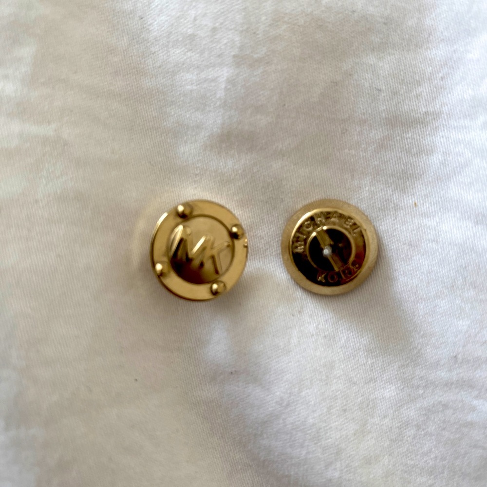 Classy Michael Kors stud earrings